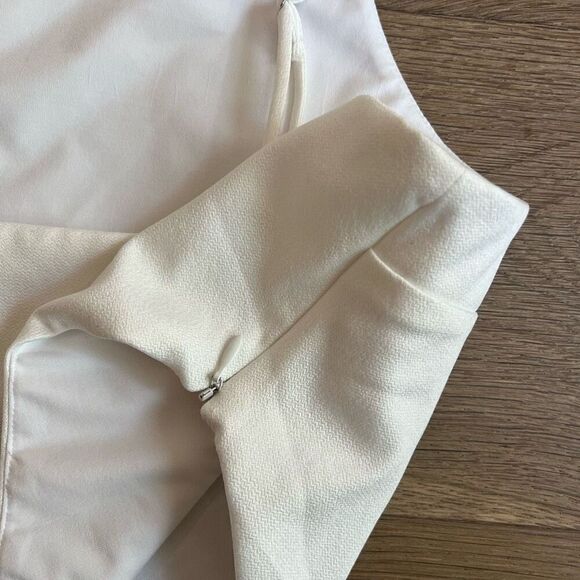 Zara Women's White Sleeveless Asymmetrical Cut-Out Cropped Tank Top Size Large - Picture 5 of 7